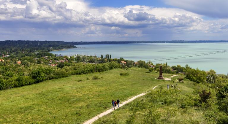 Viharos szél, jégeső, zivatarok – az egész országra kiadták a figyelmeztetést