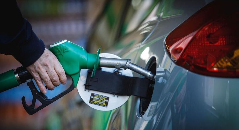 Kiderült, hány liter üzemanyagot tudnak venni a magyarok a fizetésükből – köszönőviszonyban sincs az uniós átlaggal