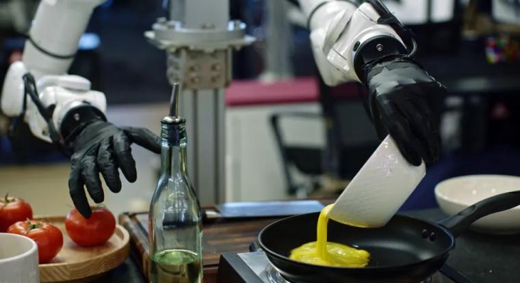 A robotkéz letörölte magáról a tojást, és ettől lett igazán ijesztően emberi