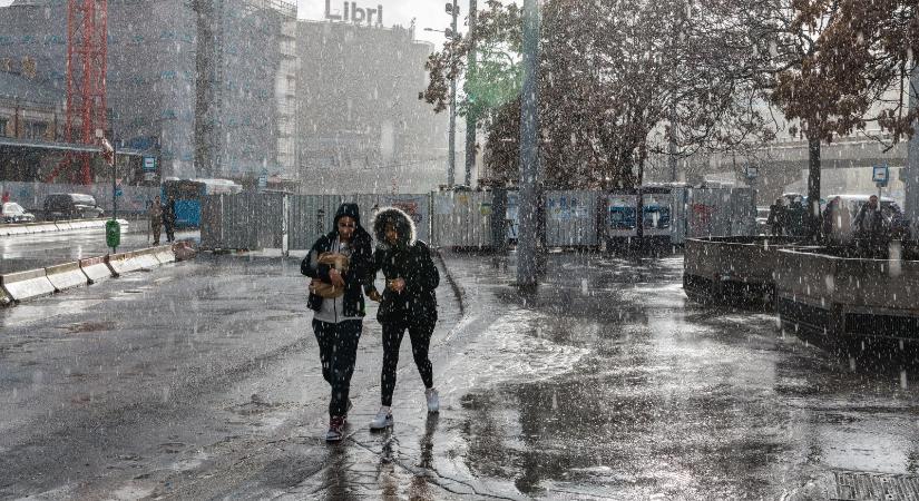 Zivatarokkal érkezik a hidegfront, az egész országra elsőfokú figyelmeztetést adtak ki