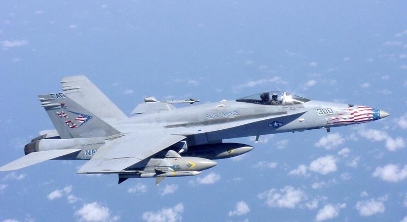 Lecsapott egy iráni tankerre az F-18-as Super Hornet vadászgép