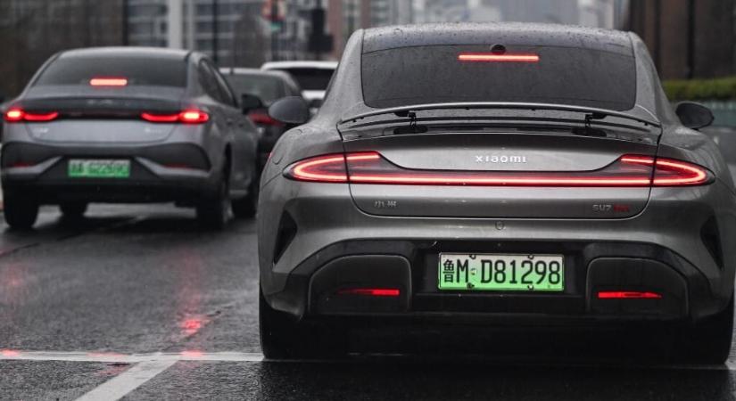 Itt tart Kína: 21 millió töltőállomás, és robotok segítik a villanyautósokat