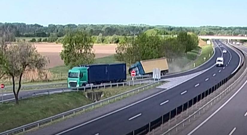 Fékezés nélkül sodródott le az autópályáról egy kamion