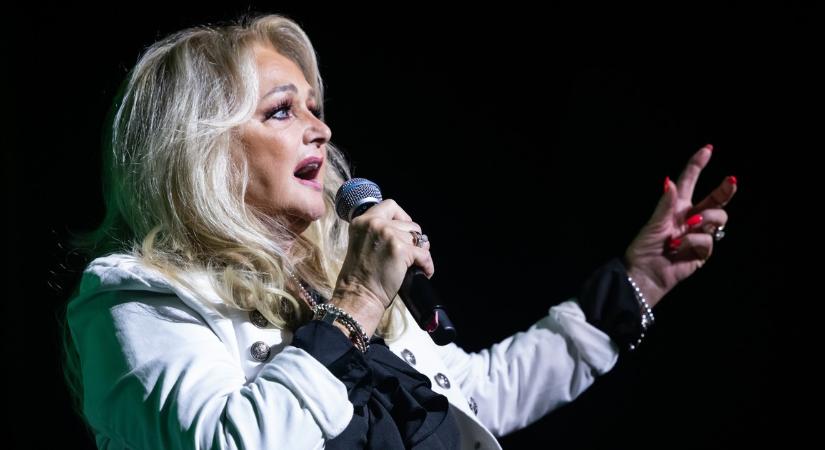 Most érkezett: kórházba került Bonnie Tyler, sürgős műtétet hajtottak végre a '80-as évek legendás sztárján