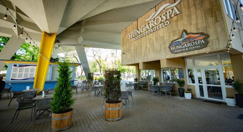 A medencéken felül egy új vendéglátóhely is nyílt a Hungarospa strandján