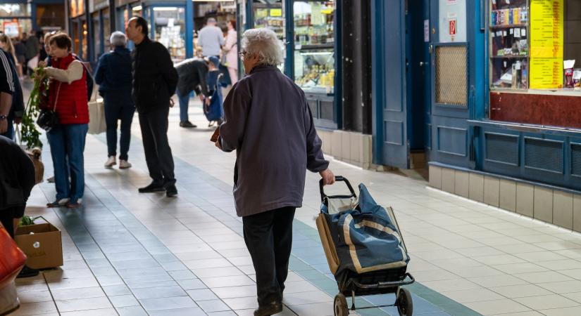 Fordult a hangulat az országban: Olyat művelnek most a magyarok a boltokban, amire rég volt példa