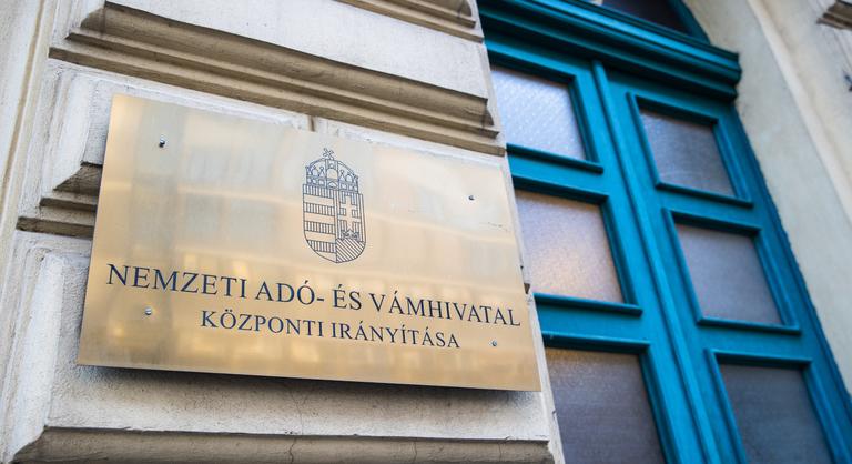Kamu munka után kértek adó-visszatérítést, több milliót buktak a trükközők