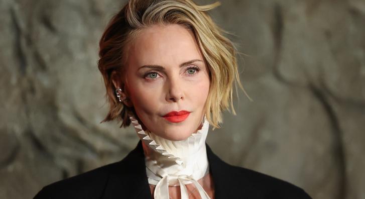 „Nem akarom őket életem végéig eltartani” – Charlize Theron eldöntötte, nem adja vagyonát gyerekeinek