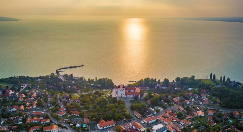 A klímaváltozás és a szennyezések miatt bajban a Balaton