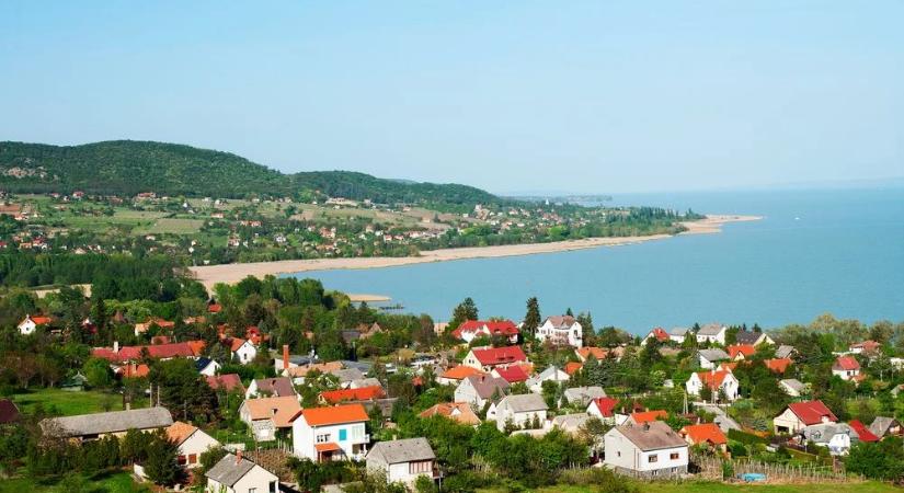 Brutális roham a Balatonnál: rekordot döntenek már most!
