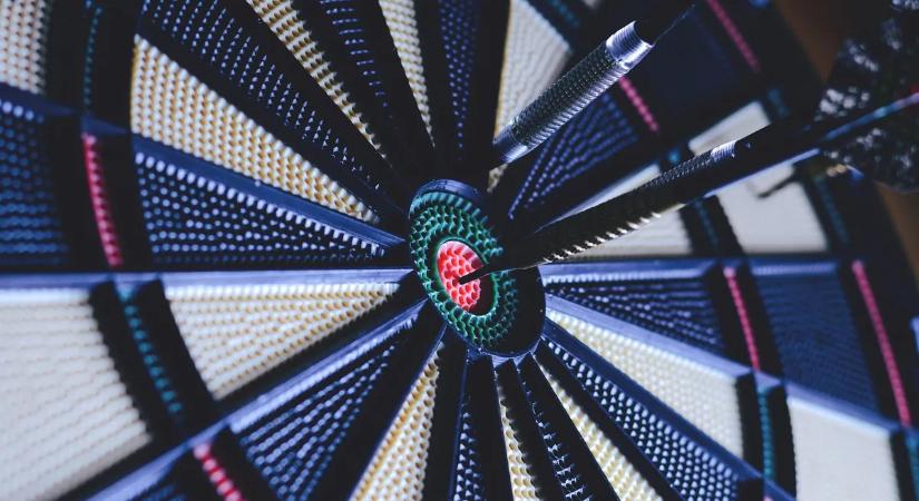 Szomorú hírt osztott meg rajongóival a korábbi dartsjátékos: súlyos betegségben szenved