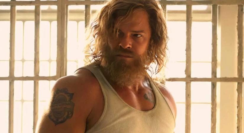 Pofás kis bosszúmozinak ígérkezik Alan Ritchson új akciófilmje