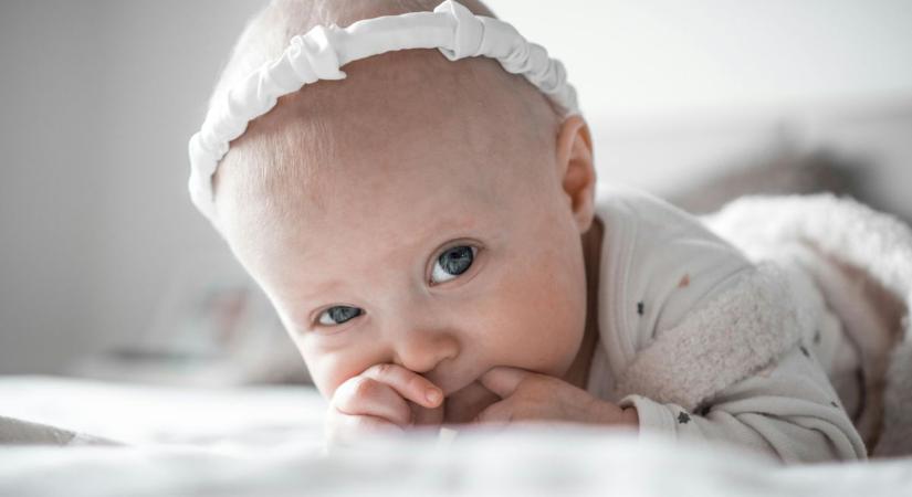 Két pici lánynak kezdődött meg az élete szerdán Győrben