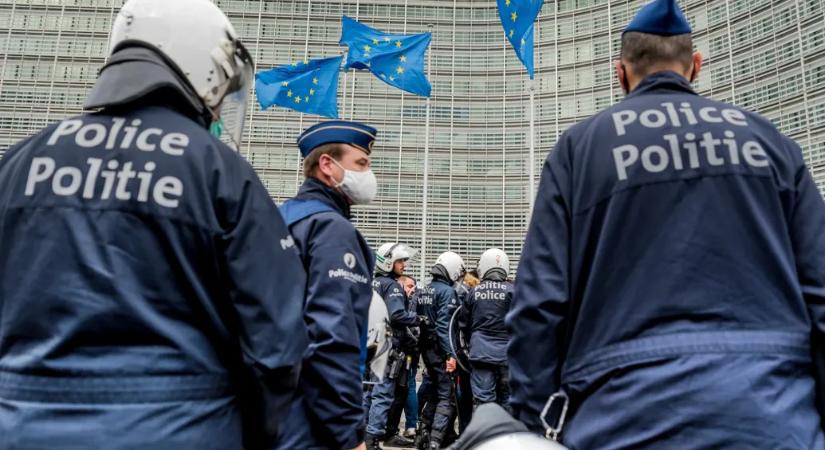 Gorka Sebestyén írt egy stratégiát a terroristakeltető Európáról, ami egyre csak hanyatlik