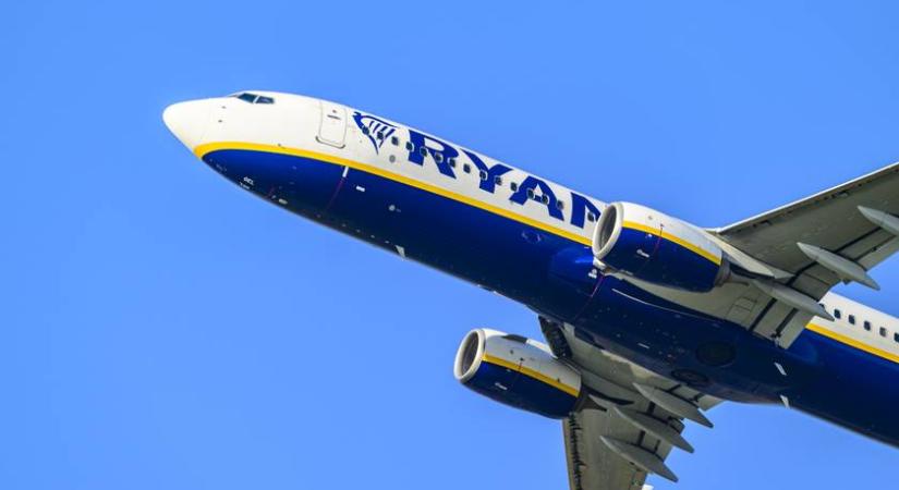 Bűnösnek találták a Ryanair gépén utazó két agresszív utast: 3,5 millió forintos büntetést kaptak