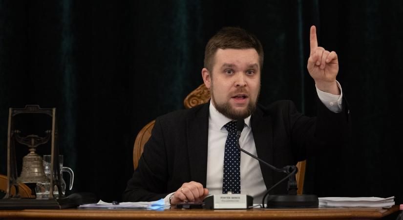 Aljas indokból elkövetett személyi szabadság megsértése miatt indult nyomozás a „fekete pufajkások” ellen