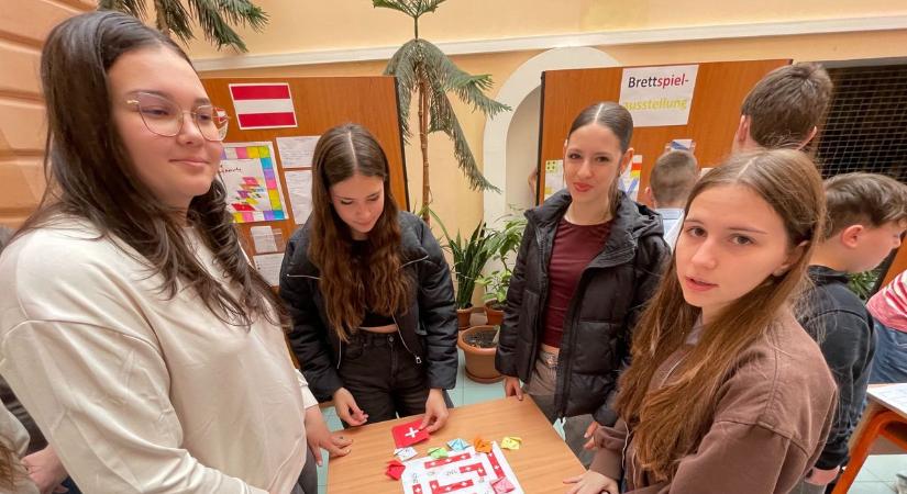 Olyan ügyesek voltak, még a svájci nagykövet is megajándékozta a zalai diákokat a kreatív játékért