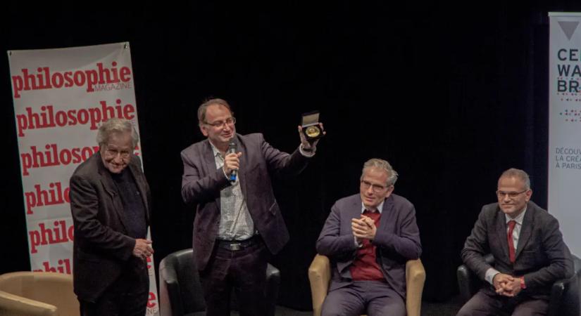 A tudományos közeg mesteri átverését hozta össze egy önhitt francia főiskolai tanár