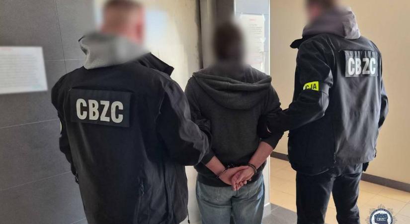 Több mint száz embert vett őrizetbe a lengyel rendőrség pedofilok elleni akció során