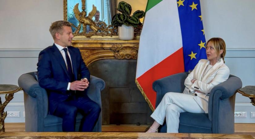 Giorgia Meloni és Magyar Péter találkozása: savanyú tekintet, árulkodó testbeszéd