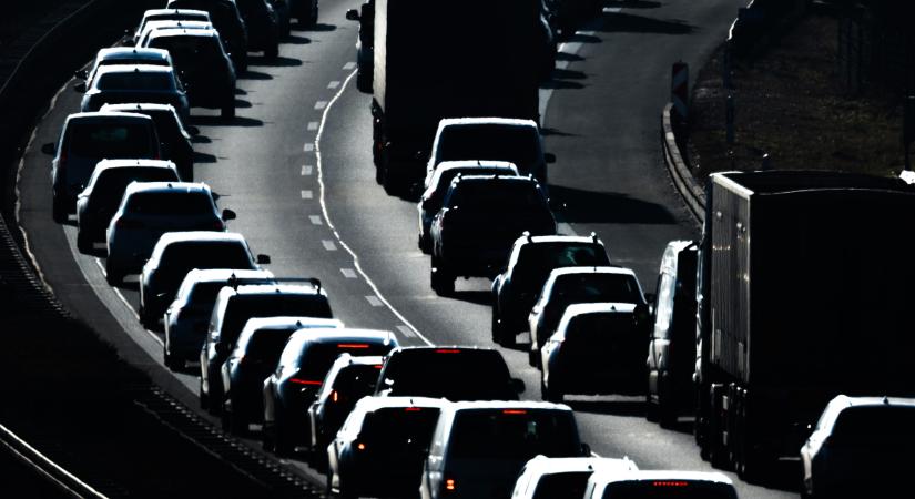 Kilométeres dugók alakultak ki az M1-esen és az M0-son