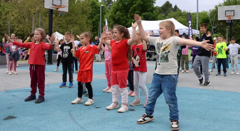 Ötszáz gyerek mozdult meg a KASI Sportnapon a kaposvári Városligetben