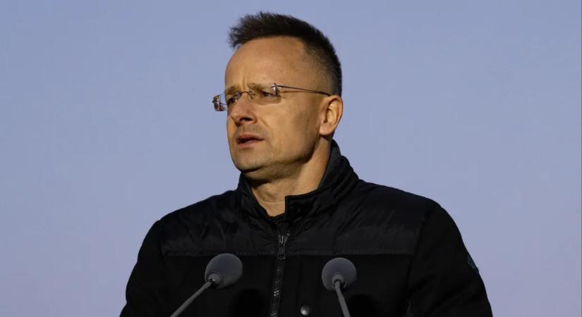 Reagált a külügy Palkovics kijelentésére, miszerint a kormányüléseken többször tárgyalták az akkugyárak szennyezéseit