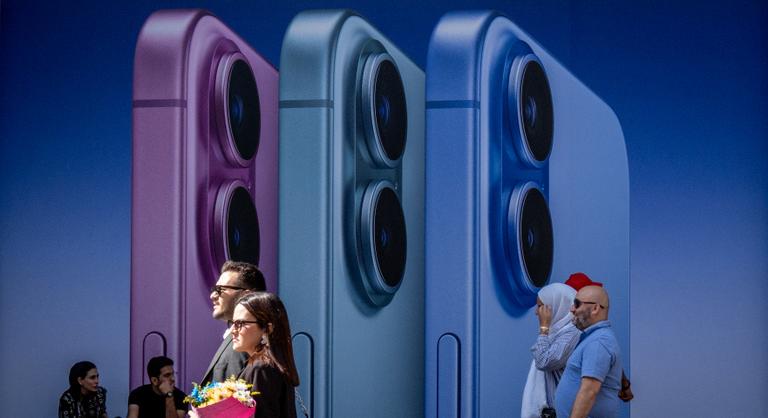 Gigászit bukott az Apple, átszámítva 76 milliárd forintot kell visszafizetniük az iPhone-t vásárlóknak