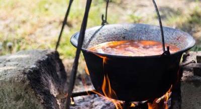 Bográcsozó sztárséfek, egy új helyszín és vidéki éttermi fókusz az idei Gourmet Fesztiválon
