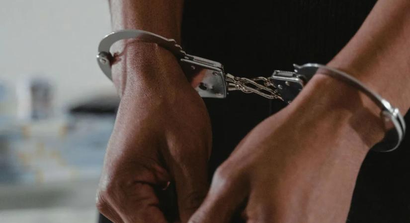 Nem hiszed el, hol rejtőzött: körözött férfit fogtak el Győrben