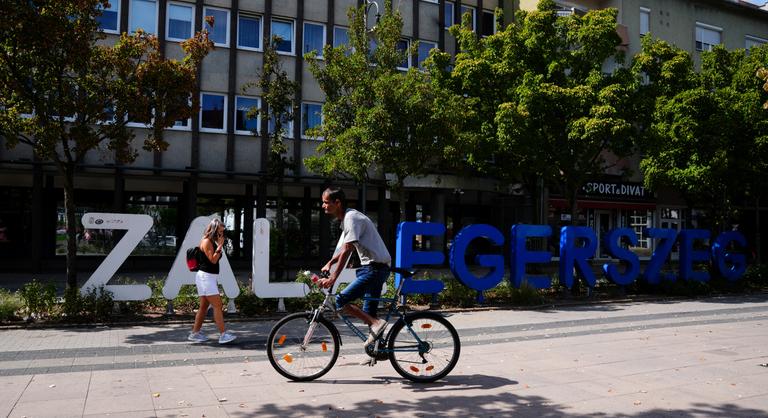 Zalaegerszeg is érintett az azbesztbotrányban, ideiglenesen fóliával fedik le a szennyezett részt