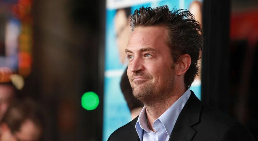 Szívszorító: Halála után elárverezik Matthew Perry személyes tárgyait
