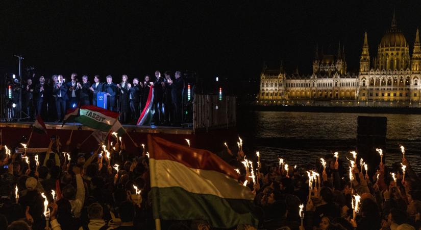 Visszakerül szombaton a Parlament épületére az uniós zászló