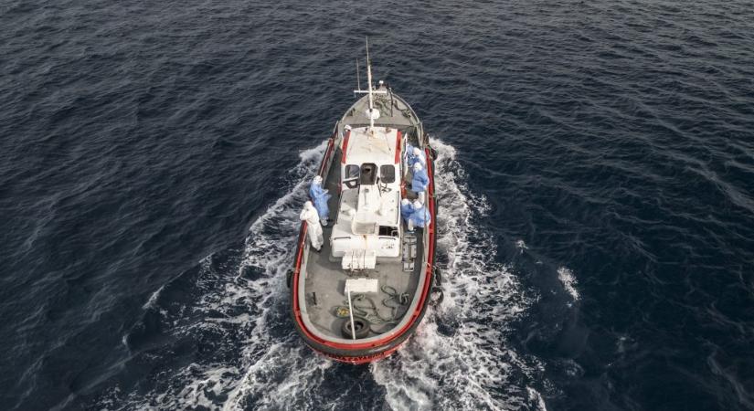 Tenerife mellett horgonyzott le a hantavírus-fertőzött óceánjáró