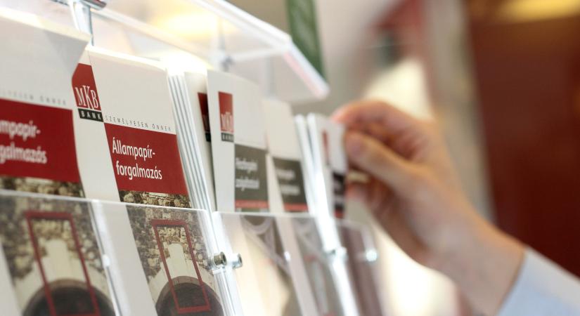 Brutálisan kettészakadt a megtakarítási piac - Több ezer milliárd forint hever parlagon a magyar számlákon