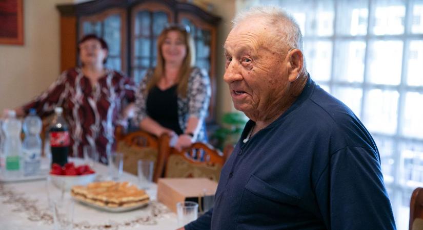 95 évesen is a halakat eteti és a mozgásra esküszik a matkói szépkorú – fotók