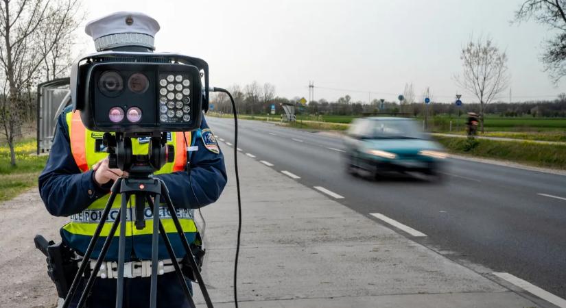 Teljes szélességében lezárják ezt az utat, a rendőrség bizonyítási kísérletet hajt végre