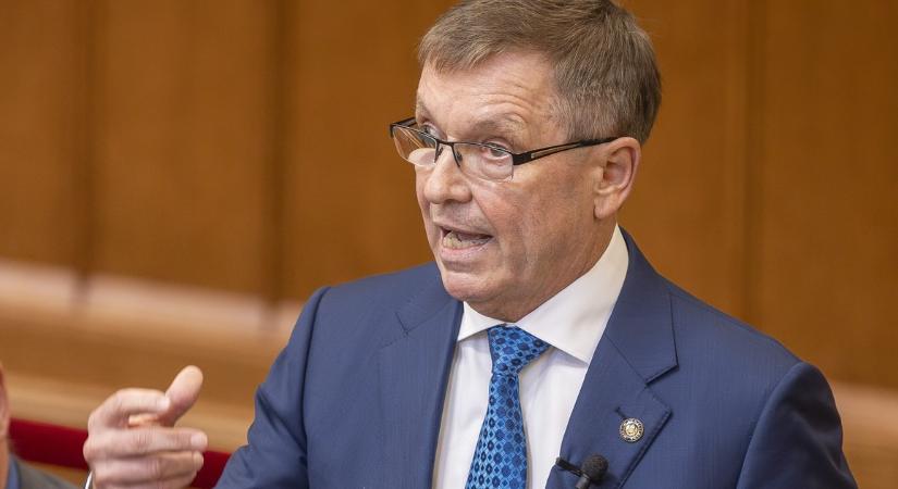 Botrány a bíróságon! Matolcsy György el sem ment a válóperére: kilenc év után a vagyonon huzakodik volt titkárnőjével