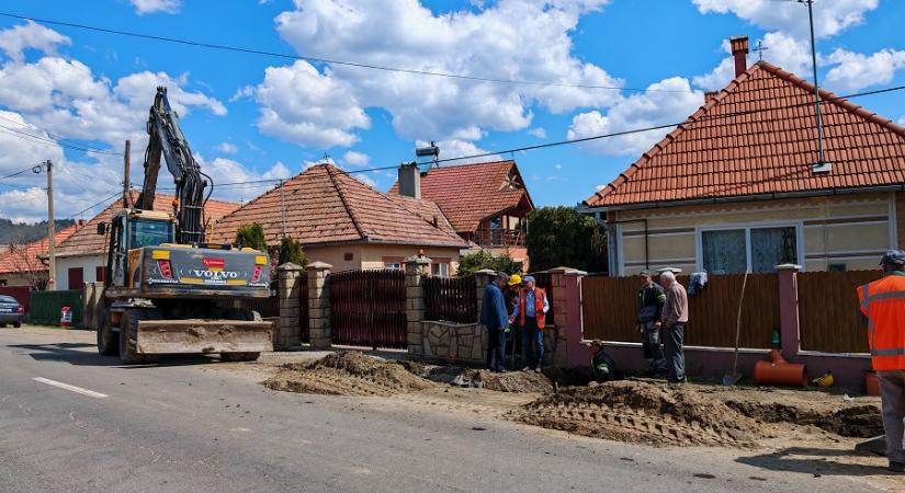 Fejlesztések Kézdiszentléleken: csatornahálózat és kerékpárút is készül
