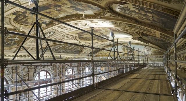 Testközelből láthatók Gustav Klimt restaurált mennyezetfreskói Bécsben