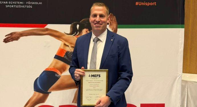 Hajós Alfréd Aranyplakettet kapott Becsky István