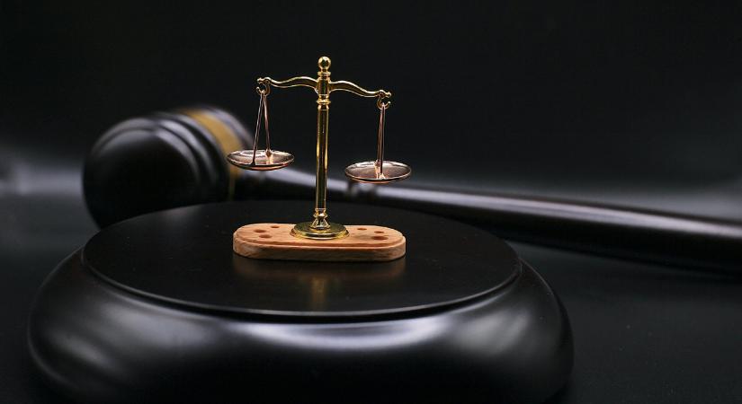 Hetekre elutazott, gyermekeit ellátás nélkül hagyta, nem érdekelte a nőt a további sorsuk