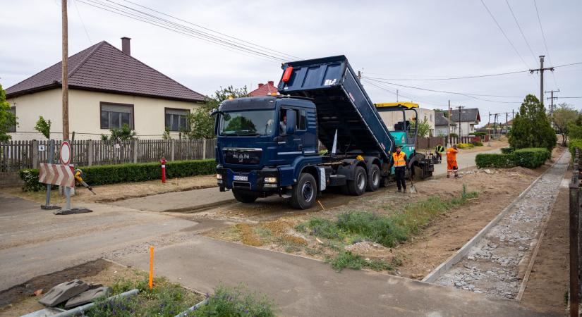 Halápon 118 méteren aszfaltoznak