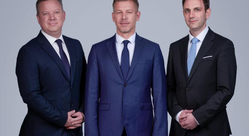 Facebook-kormányzás: rekordidő alatt mondott le Magyar Péter minisztere
