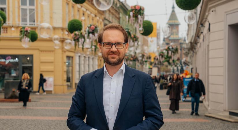Beperelte az AUR Dominic Fritzet, mert azt állította Moszkvából finanszírozzák őket