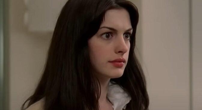 Anne Hathaway tisztázta Az ördög Pradát visel 2 körüli pletykákat