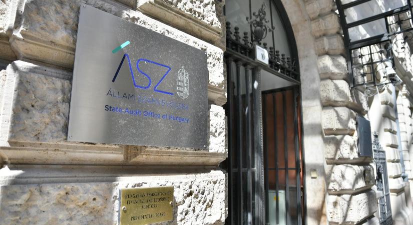 Házkutatást tartottak az ÁSZ-nál az MNB több száz milliárd forintos vagyonvesztése ügyében