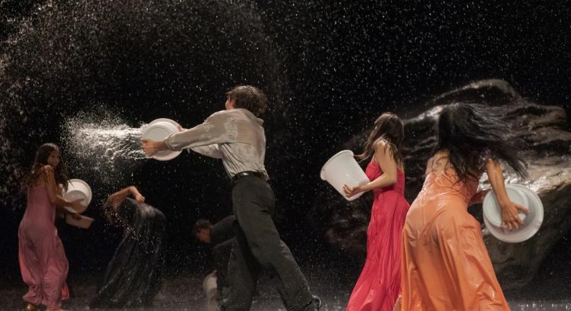 VARIÁCIÓK TÁNCSZÍNHÁZRA Pina Bausch: Vollmond / Crystal Pite – Simon McBurney: Figures in Extinction
