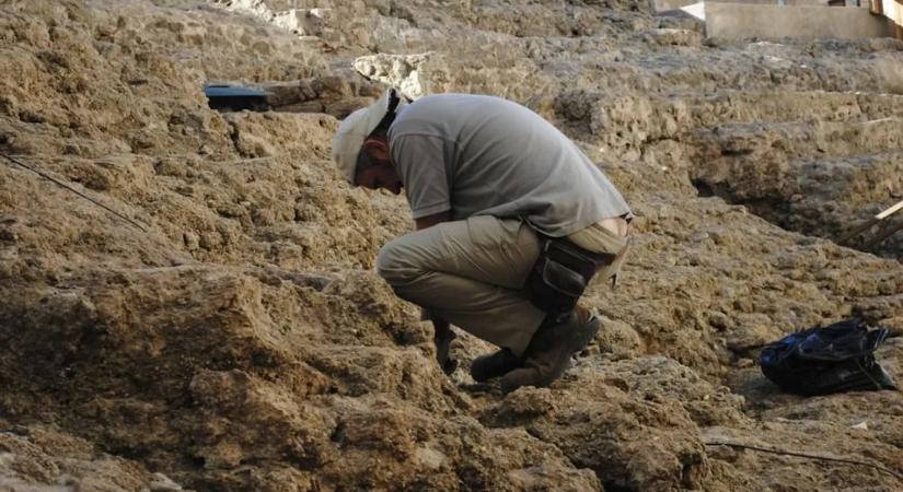 Rejtélyes leletre bukkantak – vajon tényleg szerencsét hoz a pénisz alakú tárgy?