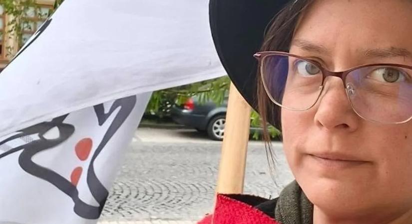 Ilyen nincsen: saját vizeletében mosta kulcsát a Kutya párt politikusa